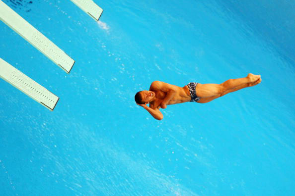 图文-跳水男子3米板半决赛 日本寺内健高难动作