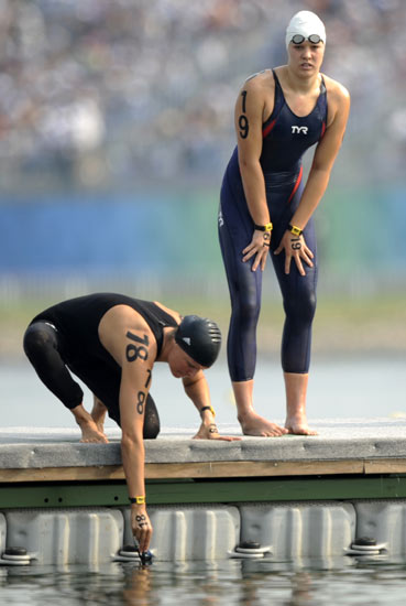 图文-女子10公里公开水域决赛 德国选手紧张准备