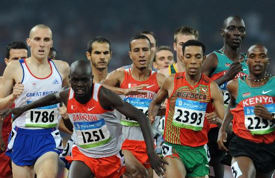 图文-奥运男子1500米巴林选手夺冠 拉姆齐奋勇争先