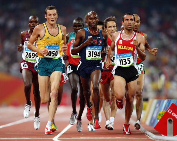 图文-奥运会男子5000米预赛 大部队正面特写