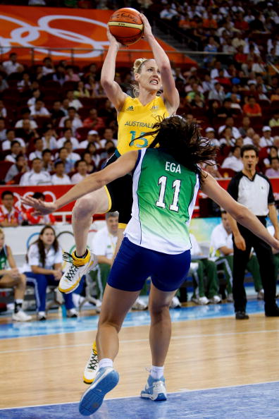 图文-奥运会11日女篮小组赛赛况 她是球队明星