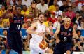 图文-北京奥运会男子篮球决赛 加索尔遭遇夹击