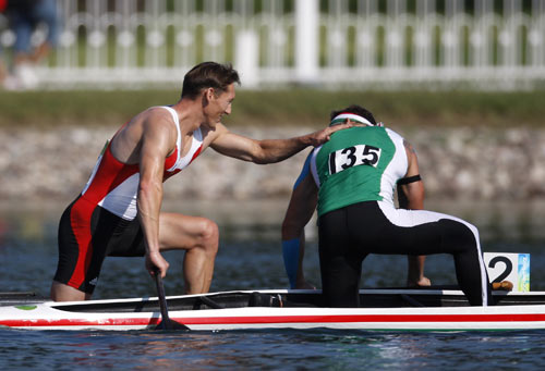 图文-男子单人划艇1000米决赛 亚军与冠军得主