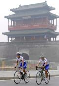图文-各国自行车队训练备战奥运 韩国女选手骑行