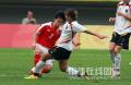 图文-[奥运会]朝鲜女足0-1德国 小心脚下被铲
