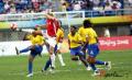 图文-巴西女足2-1挪威进入四强 挪威队员横出一脚
