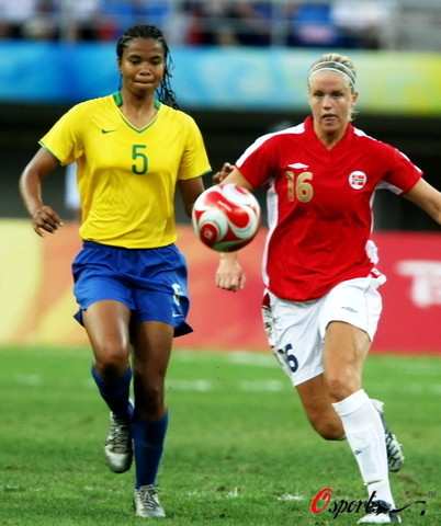 图文-巴西女足2-1挪威进入四强 挪威人抢先一步