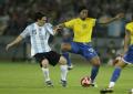 图文-[男足半决赛]巴西VS阿根廷 小罗对抗梅西
