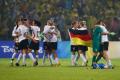 图文-德国女足2-0日本获铜牌 德国姑娘庆祝获胜
