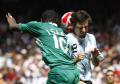 图文-男足决赛阿根廷1-0尼日利亚 两国球员争球