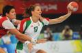 图文-奥运会女子手球半决赛赛况 匈牙利队员传球