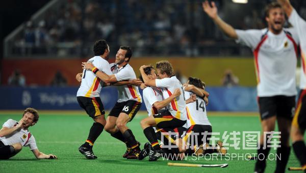 图文-男曲决赛德国胜西班牙 德国队欢庆胜利