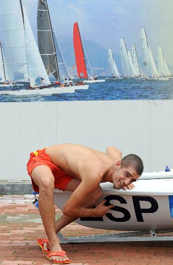 图文-北京奥运之微笑青岛 西班牙选手结束训练