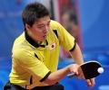 图文-北京奥运会乒乓球赛事开战 日本球员反手回球