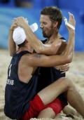 图文-14日沙滩排球赛场 德国队员庆祝获得胜利