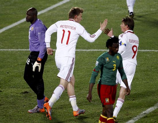 图文-[小组赛]喀麦隆VS丹麦 庆祝为球队扳平比