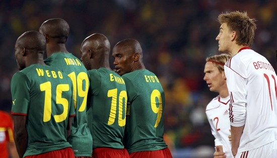 图文-[小组赛]喀麦隆1-2丹麦 看看你们球衣号码