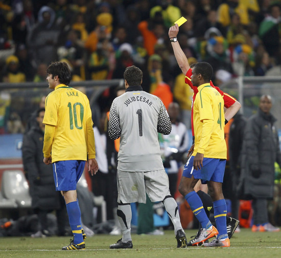 图文-[小组赛]巴西3-1科特迪瓦 主裁先出示黄牌