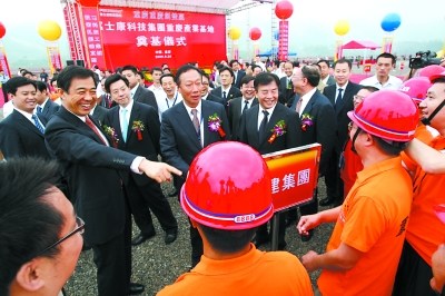 富士康投资10亿美元建重庆基地_业界