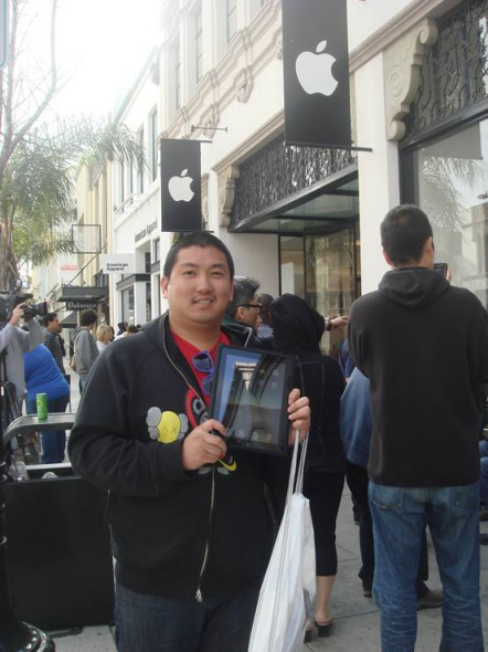 Jothan展示自己刚刚入手的iPad Jothan展示自己刚刚入手的iPad