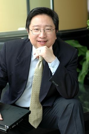 迅雷CEO邹胜龙(新浪科技配图) 迅雷CEO邹胜龙(新浪科技配图)