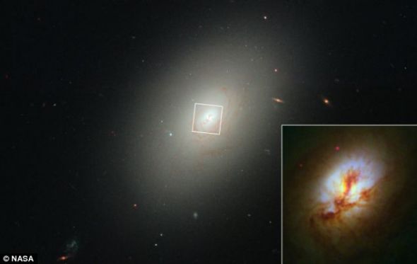 椭圆星系NGC 4150核心特写