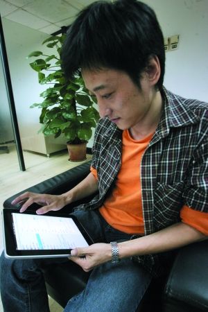 IT工程师阿斌两年前就已经“戒”掉了纸质杂志，他觉得电子阅读很适合用于零碎时间的阅读。