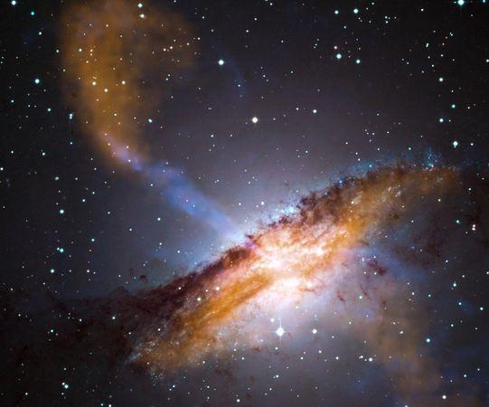 每个黑洞内都含有一个宇宙（图片提供： National Geographic News）
