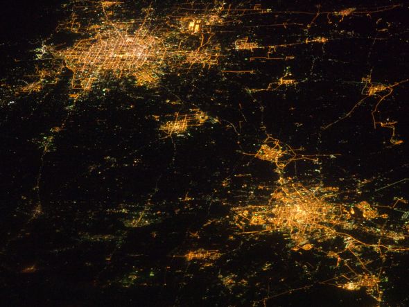 宇航员从太空拍到华北地区夜景图