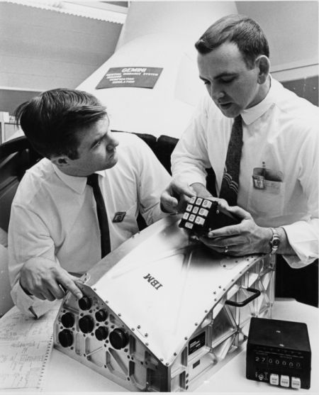 IBM为美国宇航局的“双子座”太空计划研发了导航计算机