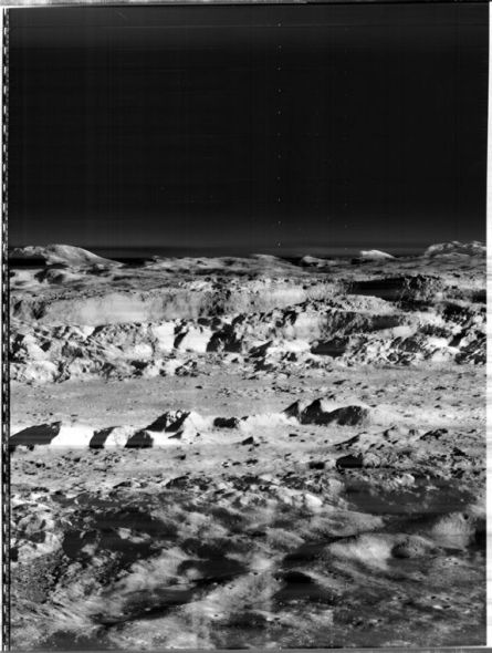年时非常有名,因为它发回了这张著名的照片:这是哥白尼环形山445_590
