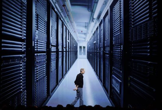 On June 6, 2011, san Francisco, qiao Busi shows the picture of the data center of ICloud on global developer congress. New edition IOS 5 the line on now, ICloud will provide the free space of 5GB to IOS 5 and Lion user. 