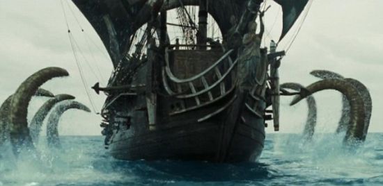 在《加勒比海盗2：聚魂棺》中，北海巨妖袭击爱丁堡商船