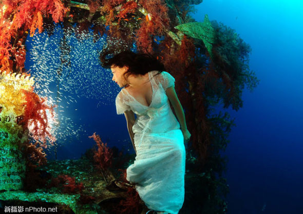 职业摄影师水下拍摄婚纱照技巧(2)_数码