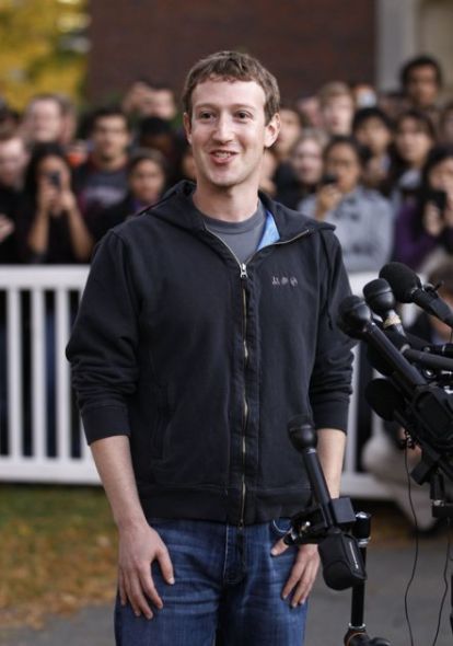 Facebook创始人扎克伯格重返哈佛进行校园招