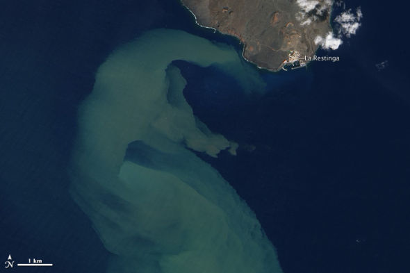 每日卫星照：耶罗岛海底火山继续喷发(图)
