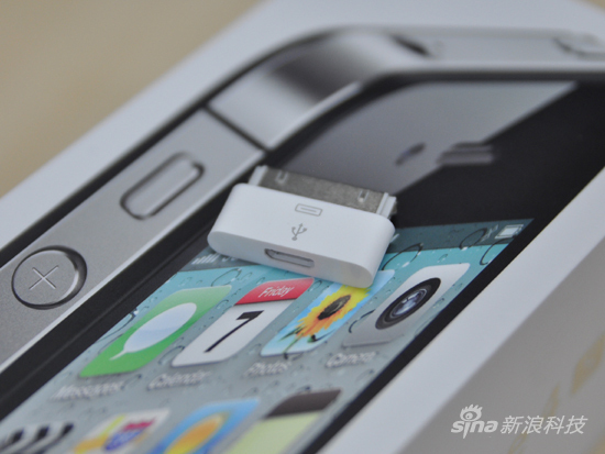 行货iPhone 4S标配苹果接口转microUSB适配器