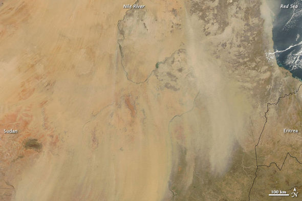 阿卡卫星于当地时间下午2：30分拍下的沙尘暴