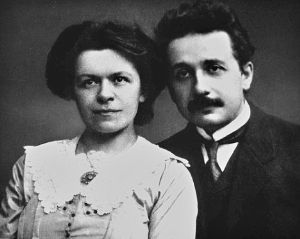 爱因斯坦与元配妻子米列娃·马里克。（资料图片） 