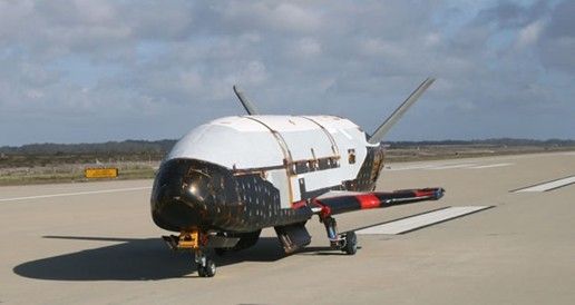 美X-37B空天飞机结束15月秘密任务返回地球