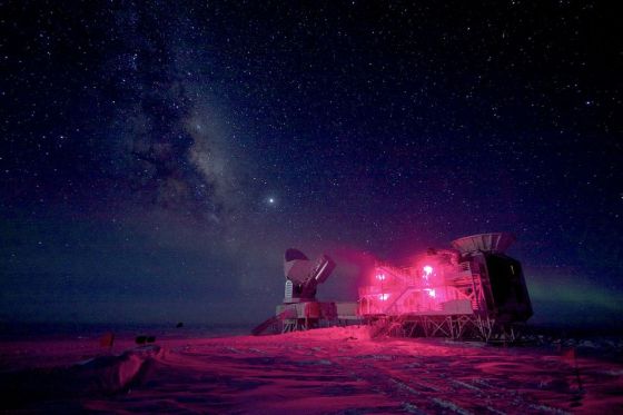 位于南极的望远镜可以减少来自地球大气层，以及星际辐射和尘埃的干扰