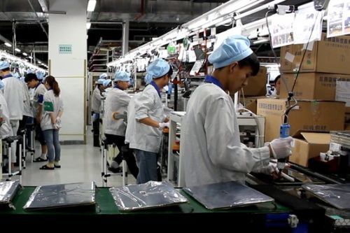 苹果惠普中国代工厂压榨职高实习生：不组装电脑毕不了业 