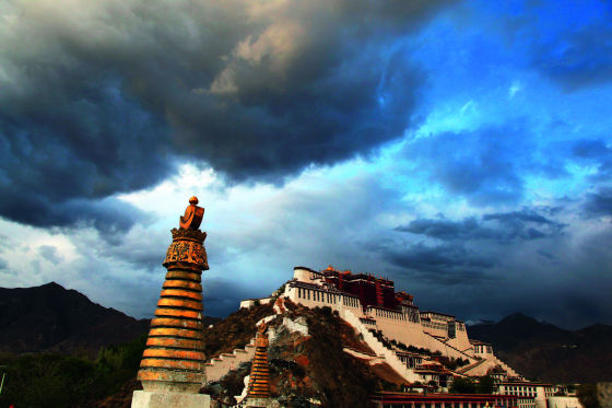 ��14���뿪��������𣬲���δ���Ϊ����������ס�ڲ�����������ĵ����У�ʮ��Ĺ�͢�����м���������������Ұʷ��Ҳ��Ѫ���ȷ�����ν���������24���ʱ�򱻷ϣ����ຣ����Բ�š���񣬲���δ���������������˿ڵ����ϴ�������ǵ���꣬���Ĵ����δ������