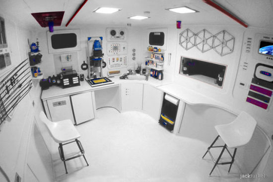 摄影师70年代打造的太空主题暗房|摄影师|太空|暗房_数码_新浪科技_新浪网