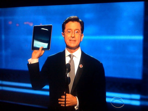 Stephen Colbert在格莱美音乐颁奖礼上用iPad