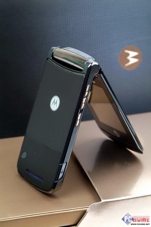 时尚靓丽 摩托超薄翻盖智能机V8评测(2)