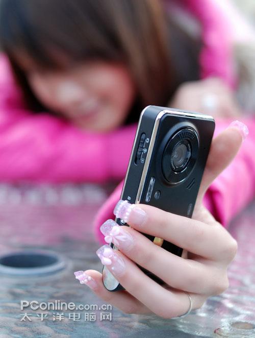 初冬的约会美女模特手持KU990魅力图赏(2)