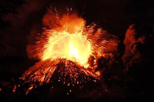 智利南部亚伊玛火山喷发(组图)