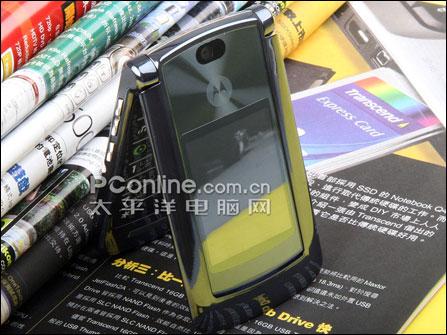 摩托罗拉 RAZR2 V8 浴雪奋战近期四大豪门精锐手机搜罗(4)