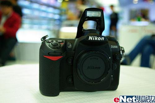 尼康D200搭载尼康18-200头套餐16500元